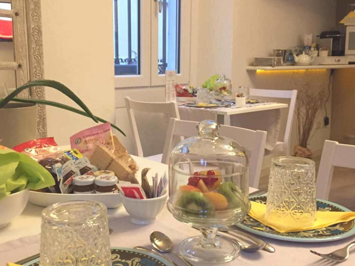 Residenza Elisa Bed and Breakfast Desenzano del Garda Buitenkant foto