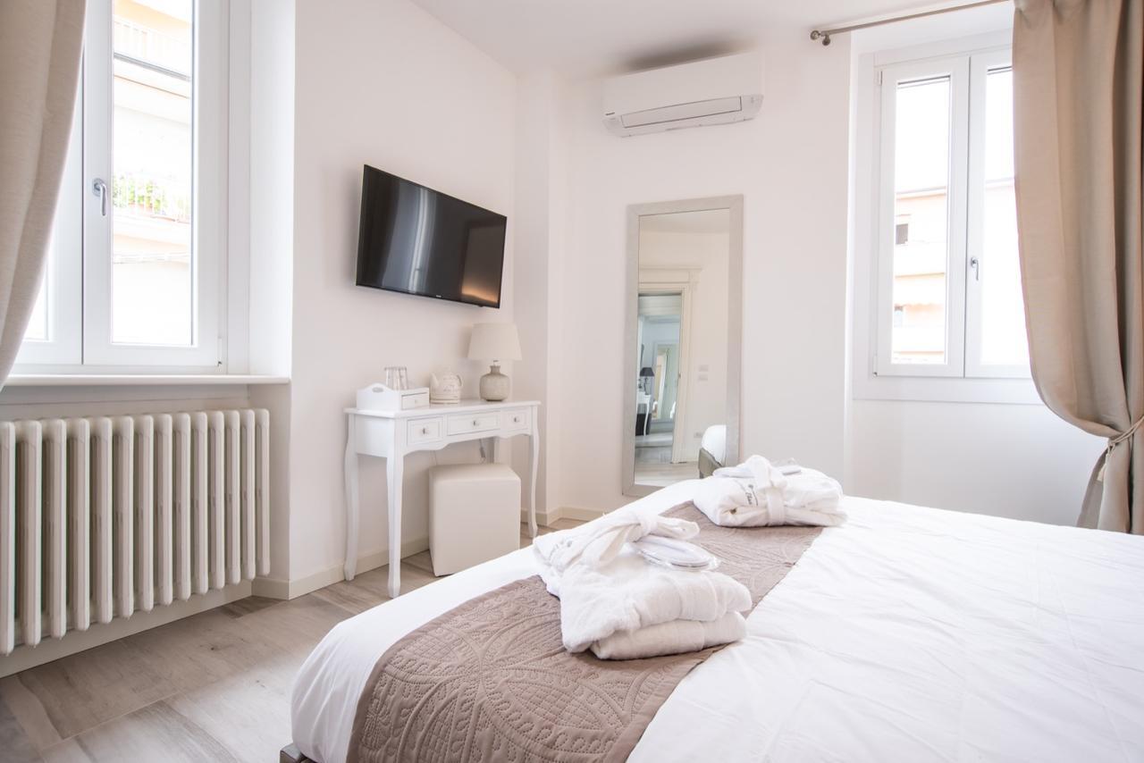 Residenza Elisa Bed and Breakfast Desenzano del Garda Buitenkant foto