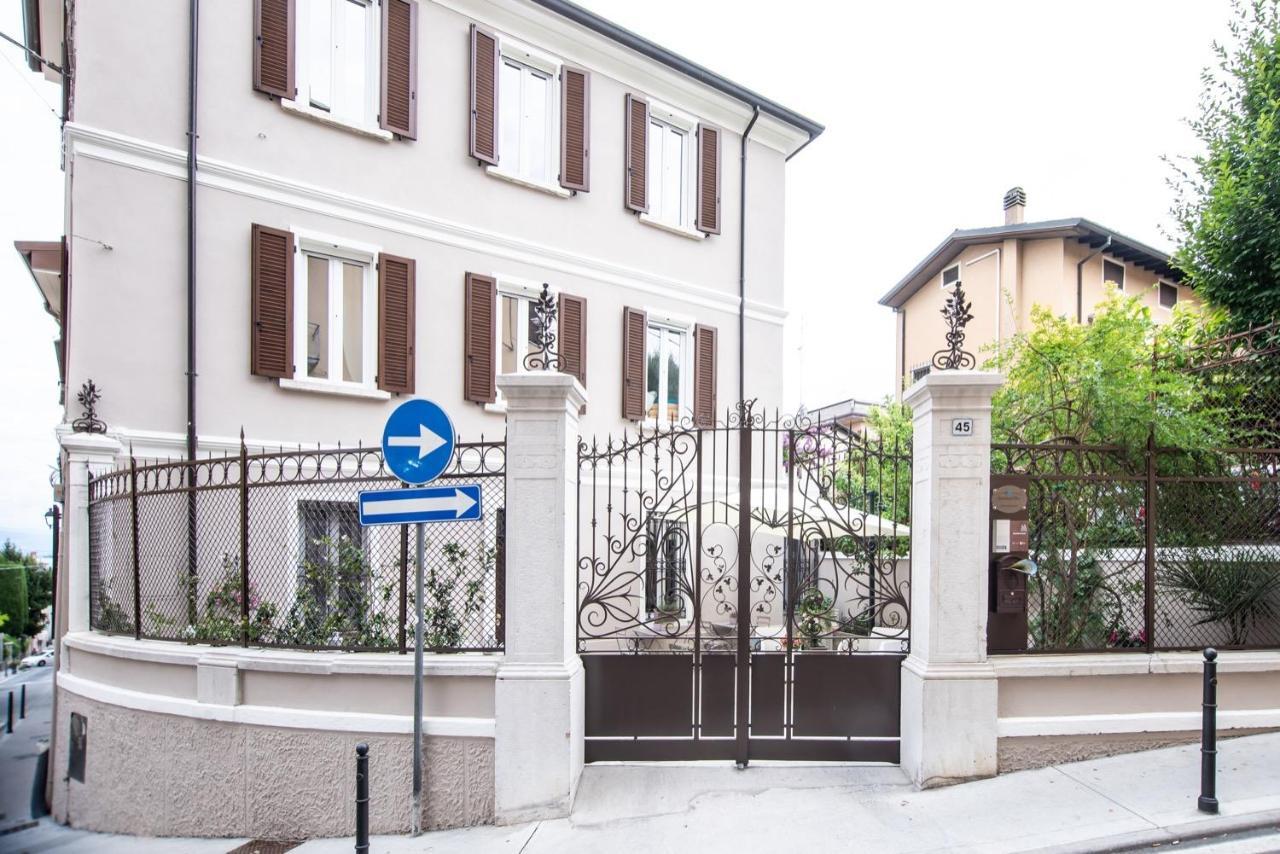 Residenza Elisa Bed and Breakfast Desenzano del Garda Buitenkant foto